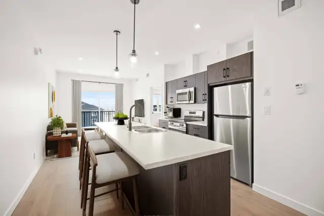 LUXURY 1 Bedroom Apartment! With Fitness Centre!