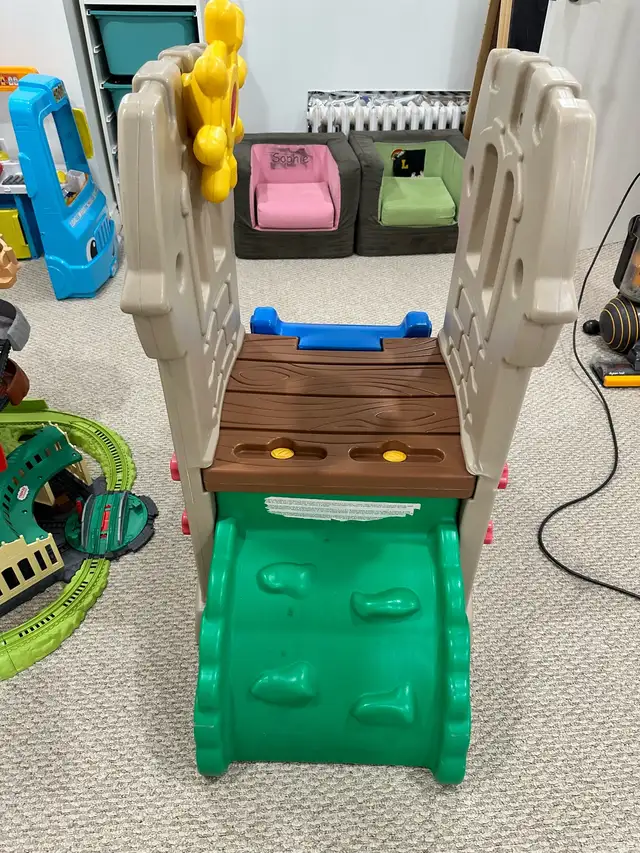 Little Tikes Castle Climber and Slide in Toys in City of Toronto - Image 3