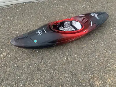 Selling my Wavesport recon 83. There is no big scratches, dents and no oilcanning and the outfitting...