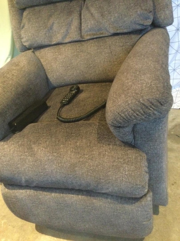 Top of the line Laz Boy lift recliner with heat and massage Chairs