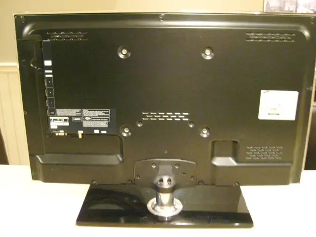 Samsung 4 HDMI Input UN32D400032 720p LED - LCD HDTV in TVs in Kitchener / Waterloo - Image 7