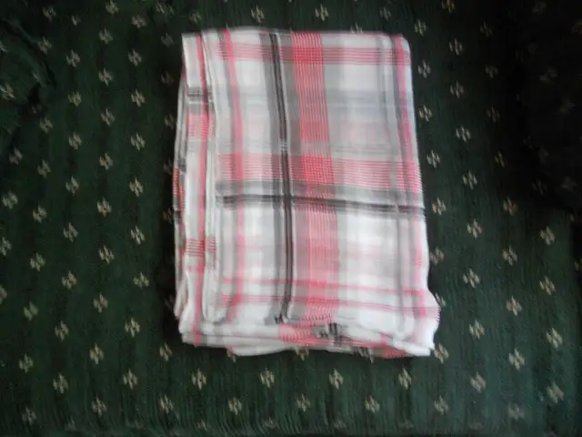 Scarf, Shawl, & Mitts in Women's - Other in Oshawa / Durham Region - Image 4