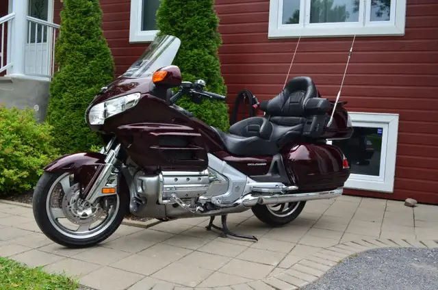 Honda Goldwing GL1800 in Touring in West Island - Image 5