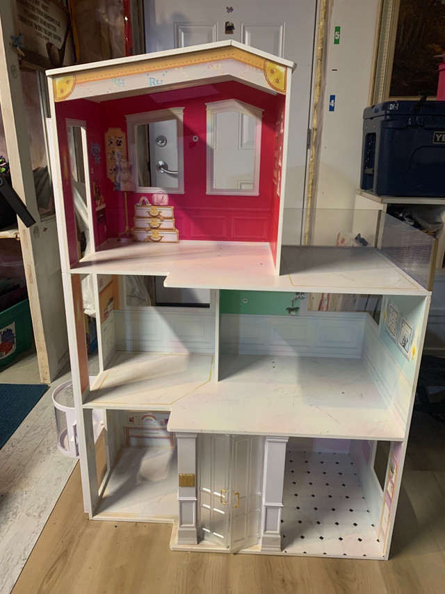 Rainbow High doll house / dolls : accessories  in Toys & Games in Owen Sound
