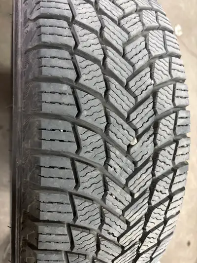 4 pneus d'hiver P205/60/16 96H Michelin X-Ice Snow 20.5% d'usure, mesure 8-8-8-9/32 205/60/16, P205/...