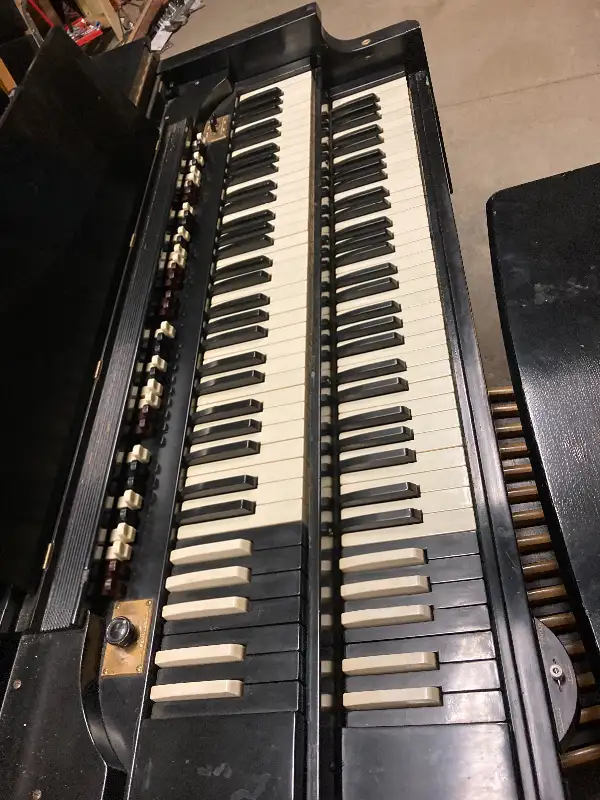 Hammond organ in Pianos & Keyboards in Calgary - Image 2