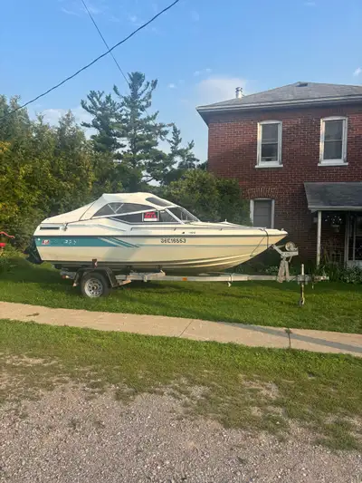 1988 Sunray 3 Litre Inboard Mercruiser Very clean condition, runs excellent and low hours Full top p...