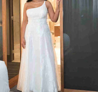 Beautiful Wedding dress with sequins, studs and details