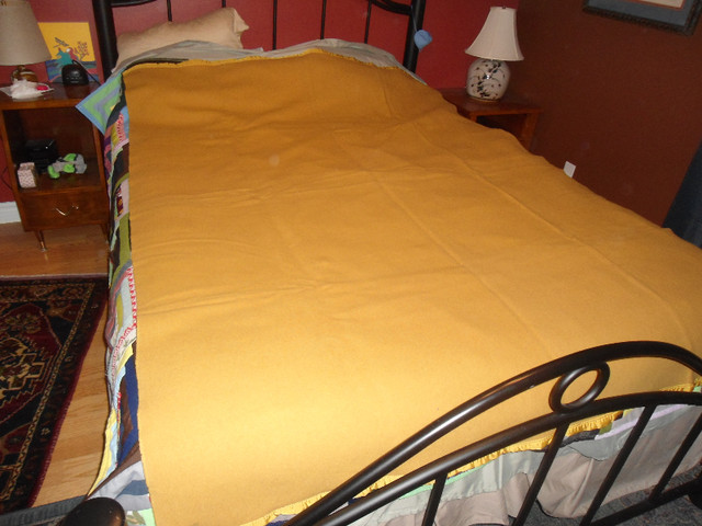 Via Rail Blanket in Arts & Collectibles in Gatineau - Image 3