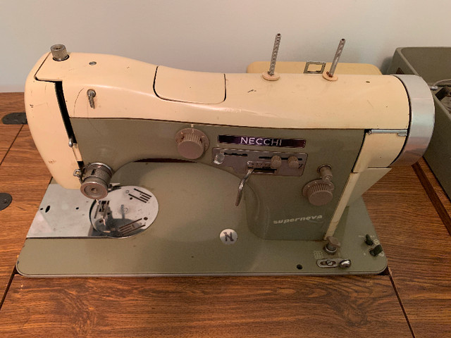 Necchi Supernova Automatica Sewing Machine in Hobbies & Crafts in Parksville / Qualicum Beach - Image 2