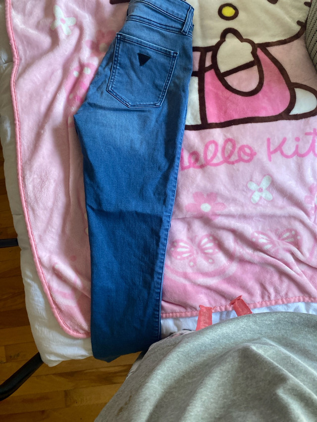guess jeans good for small short people  dans Femmes - Pantalons et shorts  à Ville de Montréal - Image 3
