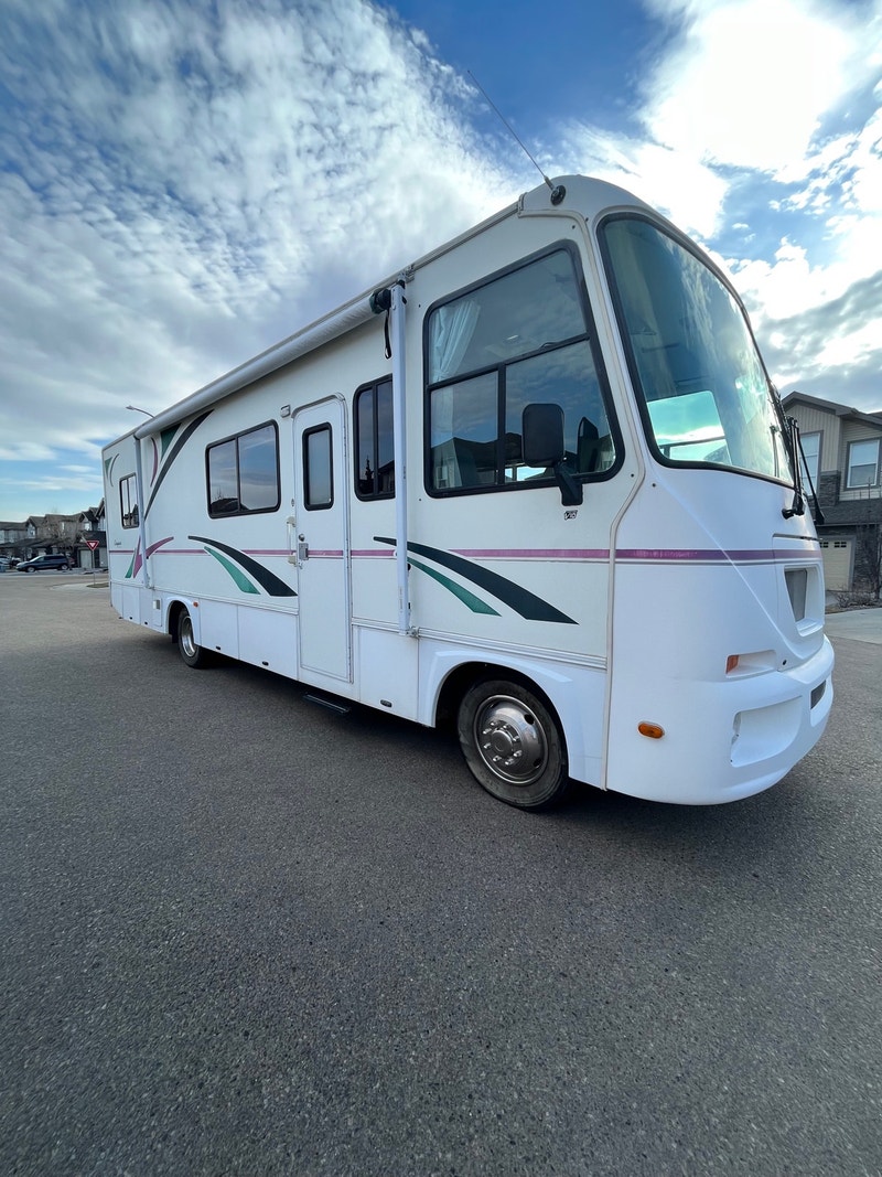 2000 Gulf Stream Conquest Class A Motorhome LOW KM! RVs