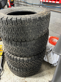 At tire 305 65 r17