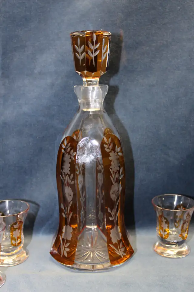 European Amber Color Crystal Decanter and Liqueur Glassware set63417635850883122