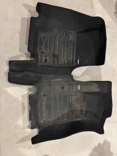 Jeep Grand Cherokee (2021) front set Tux Mats and official Jeep trunk mat - used for 1.5 seasons.