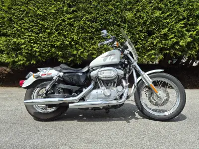 Harley-Davidson Sportster XL 883L 2007 46 000 km. Très bon état, bien entretenue et prête à rouler....