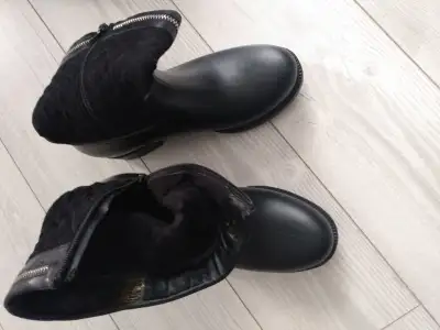 New, size 8 ladies winter boots. Willing to drop of in Niagara Falls.