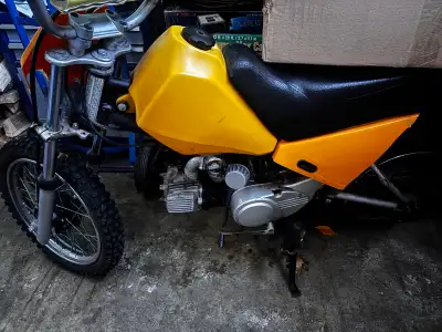 70 cc dirt bike, it kicks up and runs, needs carb work and front plastic 400$ obo. Tops out around 8...