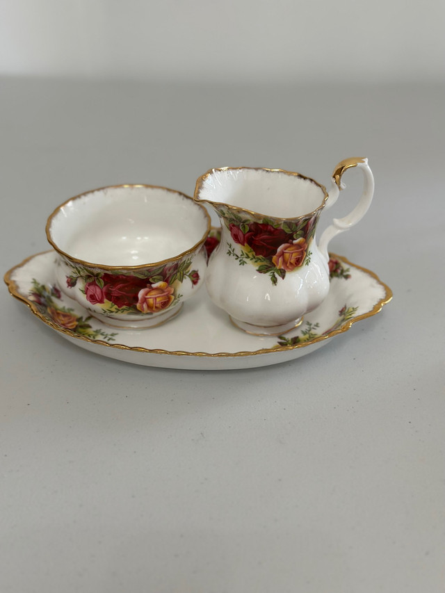 $69 for 3 pieces MADE IN ENGLAND Old Country Roses Royal Albert  in Arts & Collectibles in City of Toronto - Image 2