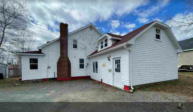 4+ Bedroom House on Large Lot! Pet Friendly in Long Term Rentals in Dartmouth - Image 3