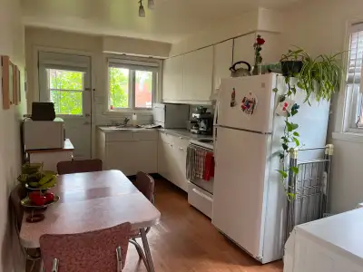Nouveau ! 3 1/2 semi-meublé à Rosemont dans un triplex