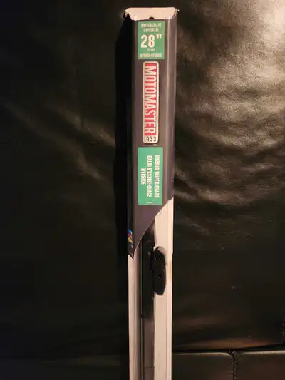 Motomaster universal fit hybrid 28 inch brand new unopened Balai d'essuie-glace hybrid universel 70c...