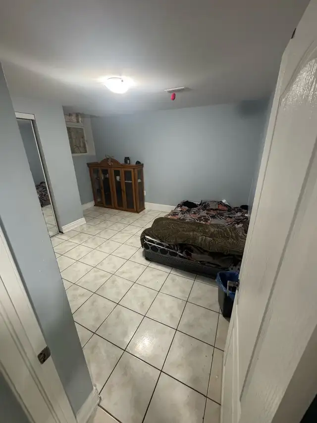 ROOM RENT FOR SHARING in Room Rentals & Roommates in Mississauga / Peel Region - Image 3