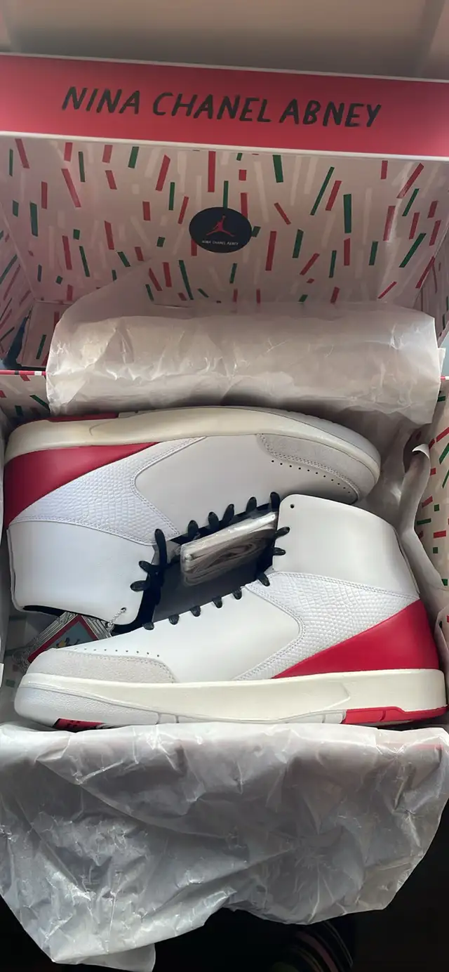 Air Jordan 2 Nina Chanel Abney DS Size 10.5 Under Retail in Men's Shoes in Oakville / Halton Region - Image 2