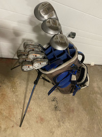 Awesome adult COMPLETE Golf club set w/NIKE BAG RIGHT HANDED