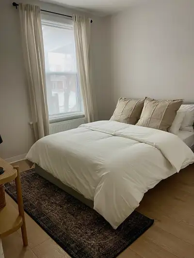 Spacious 2-storey apartment located in the heart of Hintonburg. Main Floor: * Kitchen * Bedrooms * B...