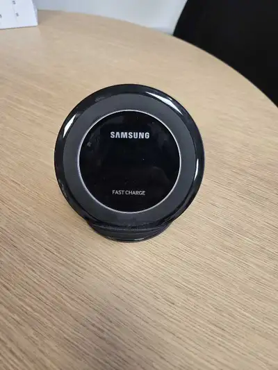 Offering a used Samsung Wireless Charger, model EP-NG930 in good condition. This handy charger deliv...