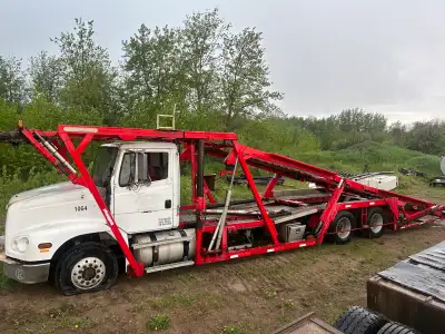 2001 FREIGHTLINER FL112 Made for 5 cars . Has a C12 cat engine , 10 speed eaton transmission and 40...