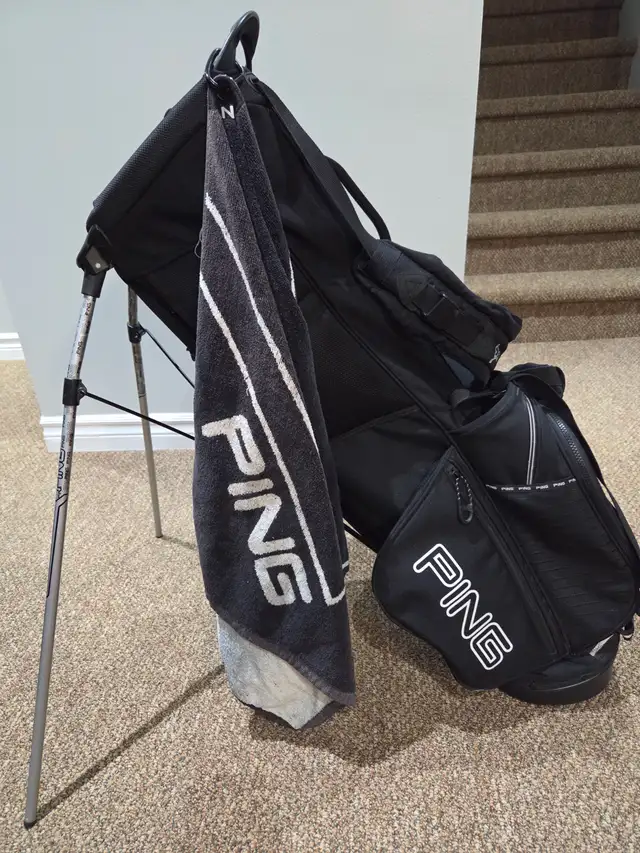 Ping 4 Series E2 Lightweight Golf Stand/Carry Bag, Towel, Balls in Golf in Petawawa - Image 4