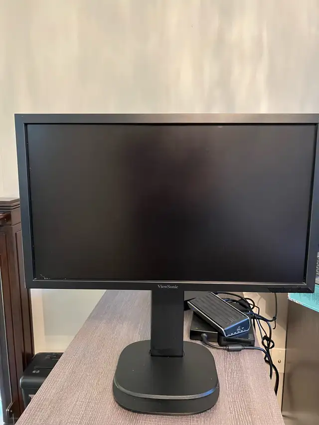 ViewSonic 24" Monitor (VS14782 / VG2439M-LED) in Monitors in City of Montréal - Image 2