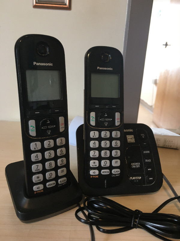 Panasonic KX-TG222CB 2 Handset Cordless  Phone / Answering mach in Home Phones & Answering Machines in Grande Prairie