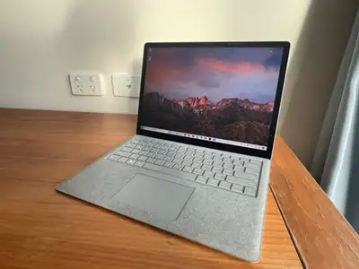 Microsoft Surface Laptop 2 13.5" Core i7-8650U, View more