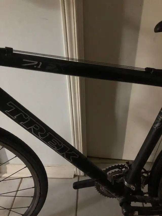 Trek hybrid bike for sale or trade in Road in City of Toronto - Image 3