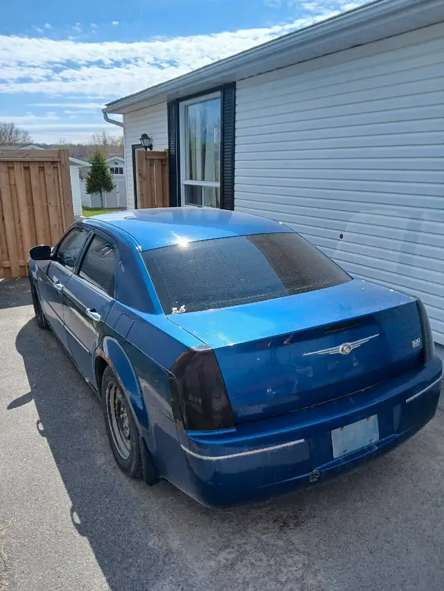 2010 Chrysler 300 in Cars & Trucks in Sudbury - Image 4