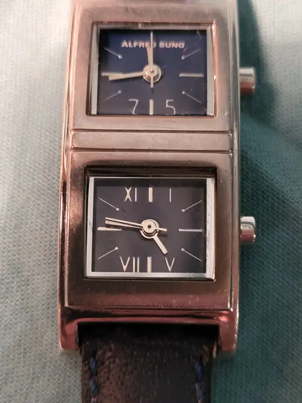 Montre alfred sung Dual dial , double movement in Jewellery & Watches in Laval / North Shore - Image 2