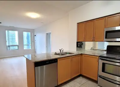 Private Bedroom and Private Bathroom near Square One