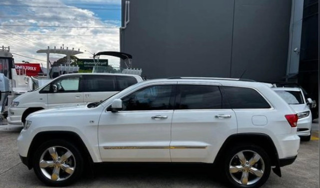 2012 Jeep Grand Cherokee Overland HEMI  5.7 in Cars & Trucks in City of Toronto