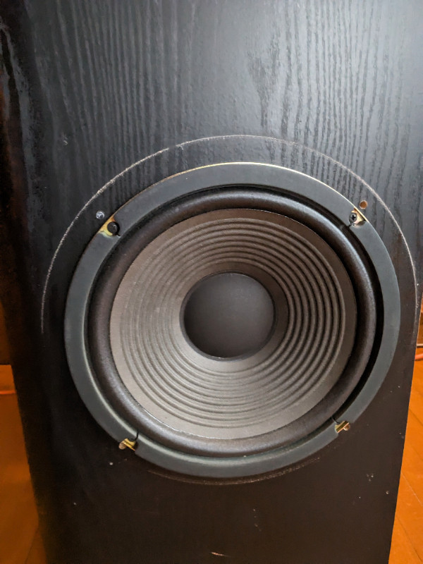 Kenwood 3-way tower speakers in Speakers in Brockville - Image 4