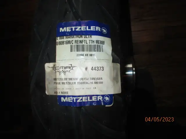 Harley Davidson seats and wheels and parts in Motorcycle Parts & Accessories in City of Montréal - Image 9
