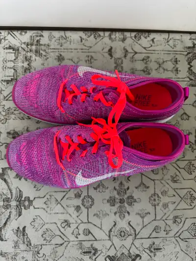 Women’s Nike sneaker, View more
