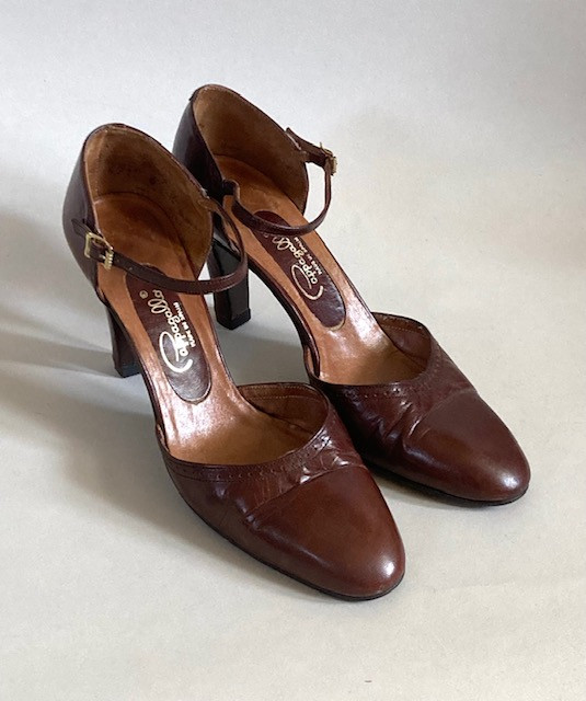 LADIES VINTAGE BROWN LEATHER PAPPAGALLO HIGH HEELS sz6M GOOD CND in Women's - Shoes in Stratford