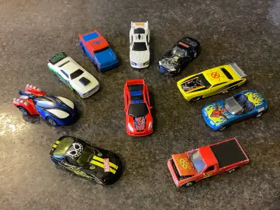 10 ASSORTED LOOSE SUPERHERO VEHICLES, View more