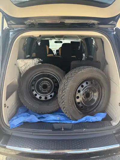 Reason for selling : I Upgraded to a newer caravan. This 2014 dodge grand caravan runs good, In very...
