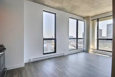 Apartment for rent- Downtown 4 1/2 AND Parking for ONLY $2049
