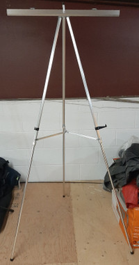 Artist / Presentation Easel (with paper holder attachment) 