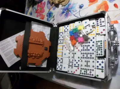 Jeu DOMINOS Train Double Douze dans une valise., View more